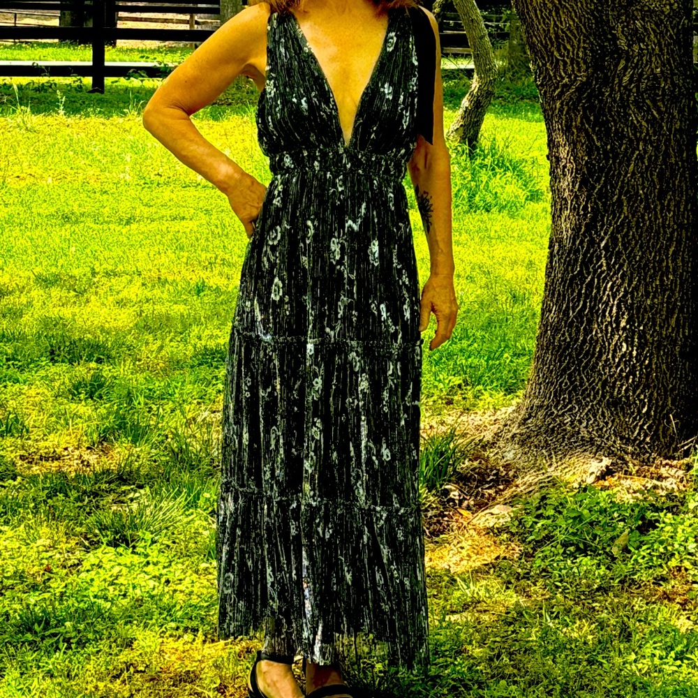 Summer Glamour!!!  Lulus gorgeous dress!  NWOT